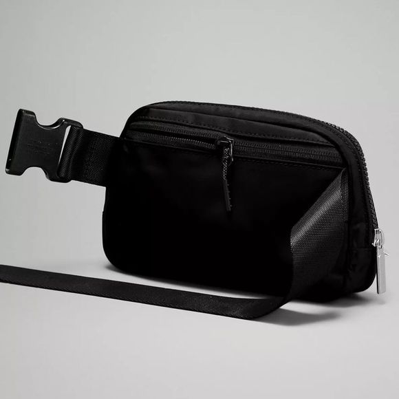 lululemon 1L NWT Black Everywhere Belt Bag Fanny Pack Water Repellent - Picture 4 of 15